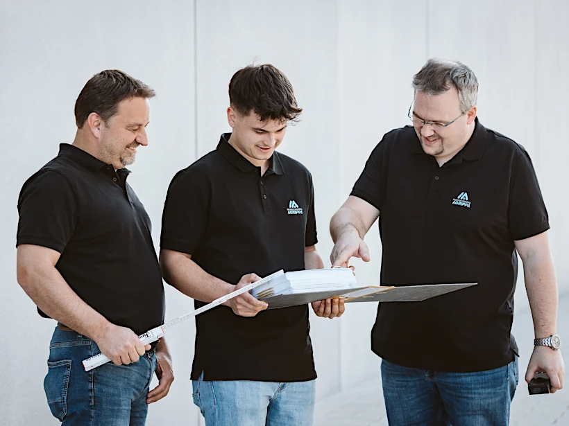 3 Agrippa-Mitarbeiter im Gespräch - Teamarbeit